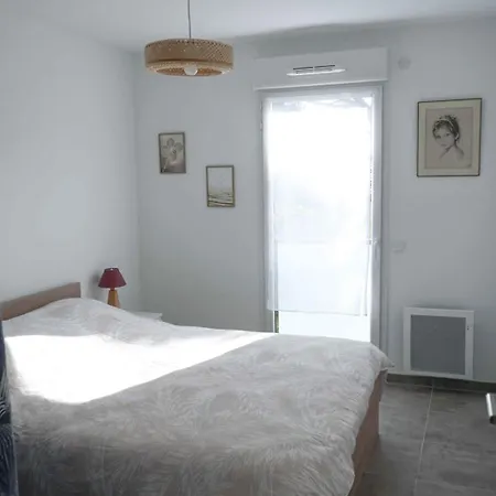 With Terrace Close To Beaches Appartamento